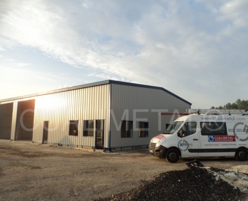 Nave modular con entreplanta ECORAPID. St Jean D'Illac (Francia) Cualimetal
