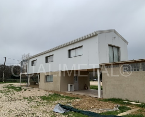 Nave prefabricada metálica. 150m2 Saint-Etienne-Du-Grès (Francia) Cualimetal