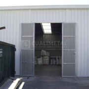 Nave desmontable tipo PLENAVE 17.6 en la Fabrica de Lanjarón. nave industrial 368 010 09 nave plegable desmontable plenave 12 5 lanjaron granada CUALIMETAL llevó a cabo la construcción y montaje de una nave industrial PLENAVE® 17.6 destinada a zona de logística, desarrollando una solución rápida y funcional adaptada a las necesidades operativas del cliente. PLENAVE 12.5 instalada. Lanjaron, Granada (España) | Cualimetal 10