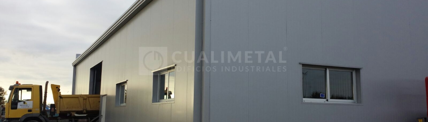 Nave industrial prefabricada metalica ECORAPID Cualimetal La Chapelle Achard Francia 9