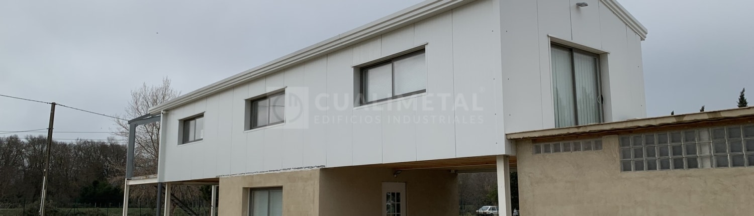Nave prefabricada metálica 150m2. Saint-Etienne-Du-Grès (Francia) | Cualimetal 1