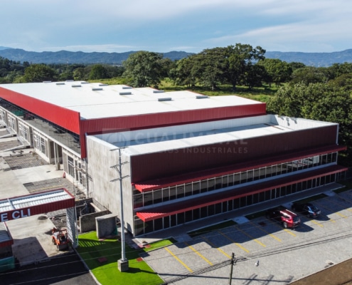 Naves industriales prefabricadas y locales comerciales. 20.000m2. Alajuela (Costa Rica)