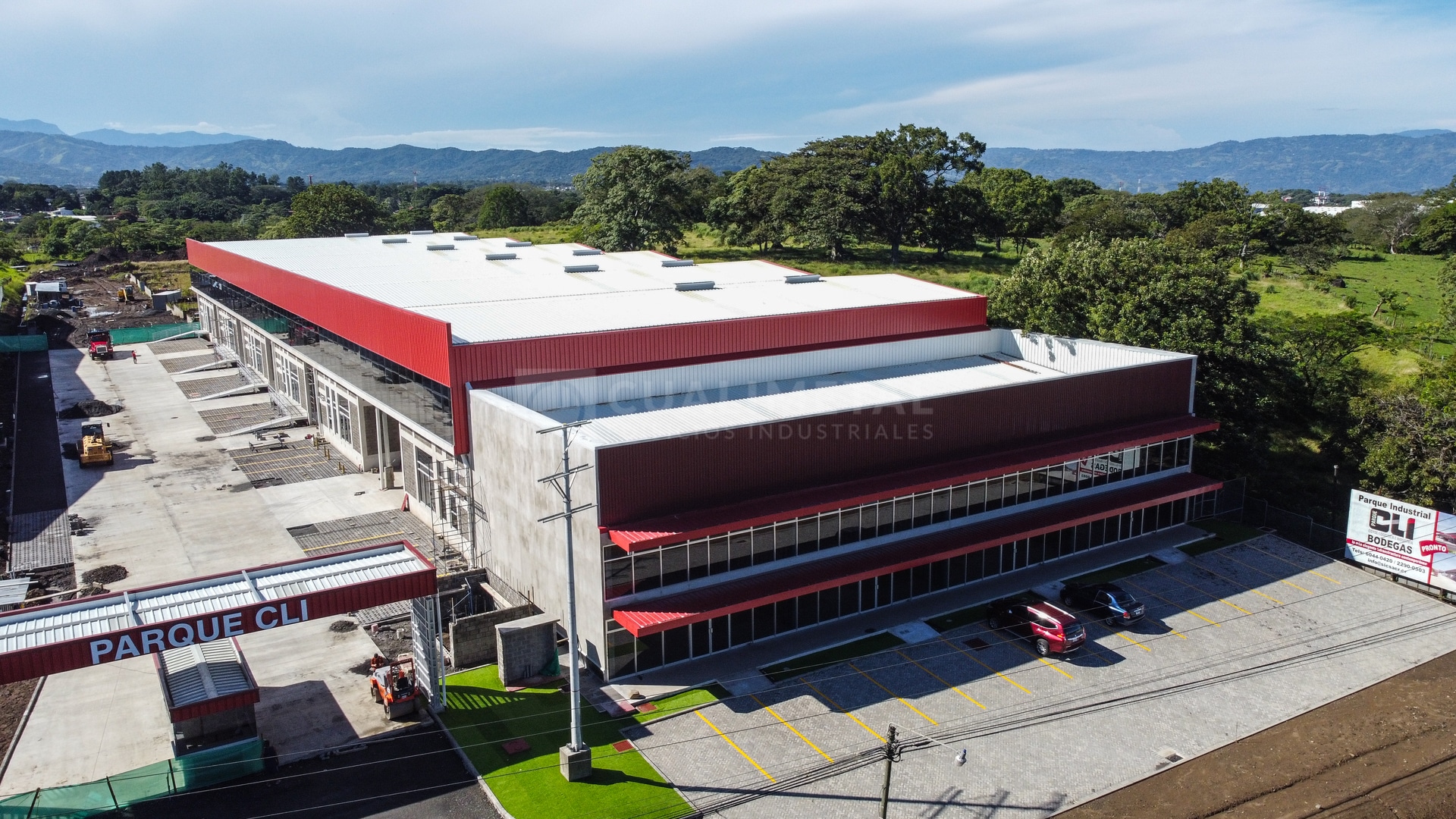 Prefabricated industrial building and commercial premises. 20.000m2 ...