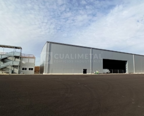 Nave industrial metálica. 2160m2 Saint-Germain-de-Lusignan (Francia) Cualimetal